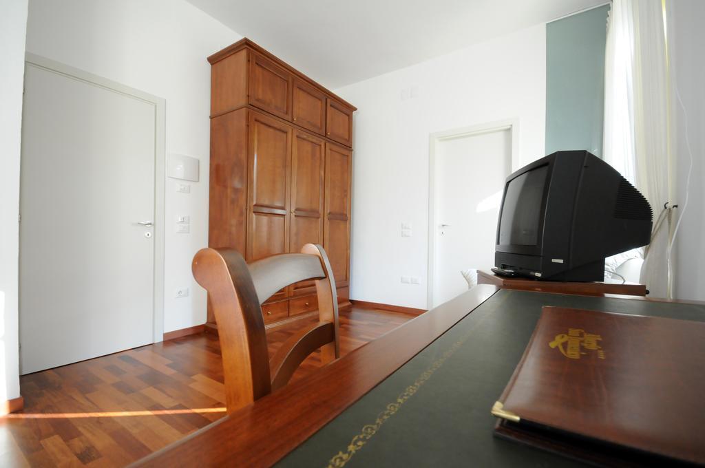 Guest House Domus Urbino Exterior photo