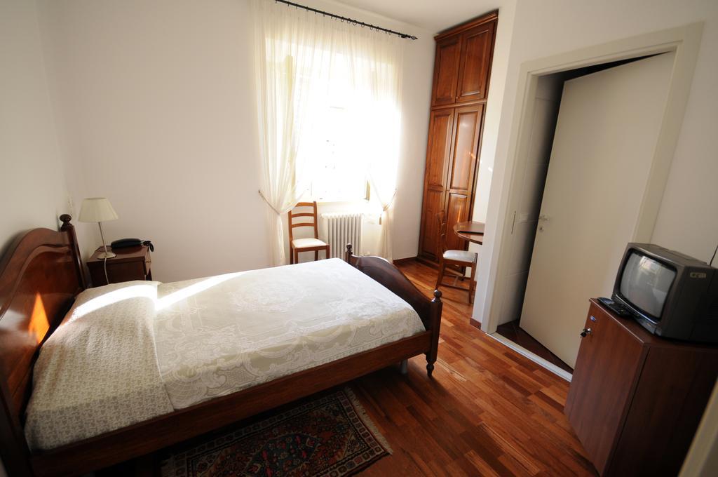 Guest House Domus Urbino Exterior photo