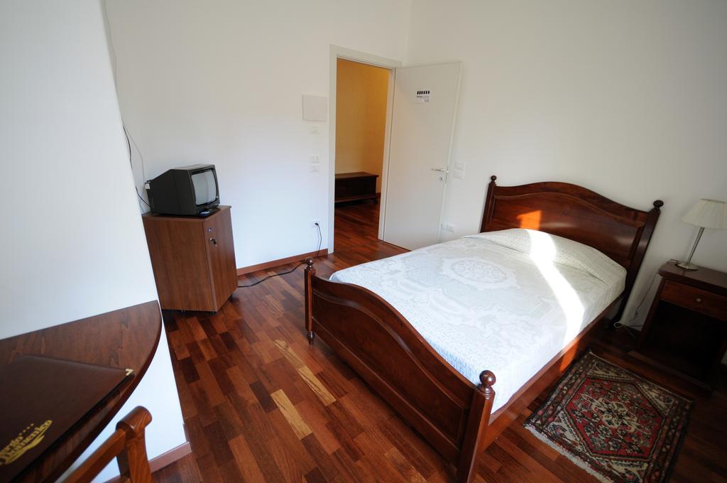Guest House Domus Urbino Exterior photo