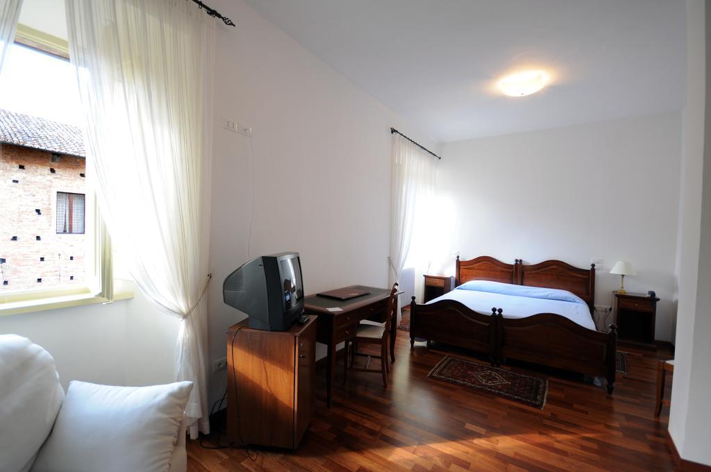 Guest House Domus Urbino Exterior photo